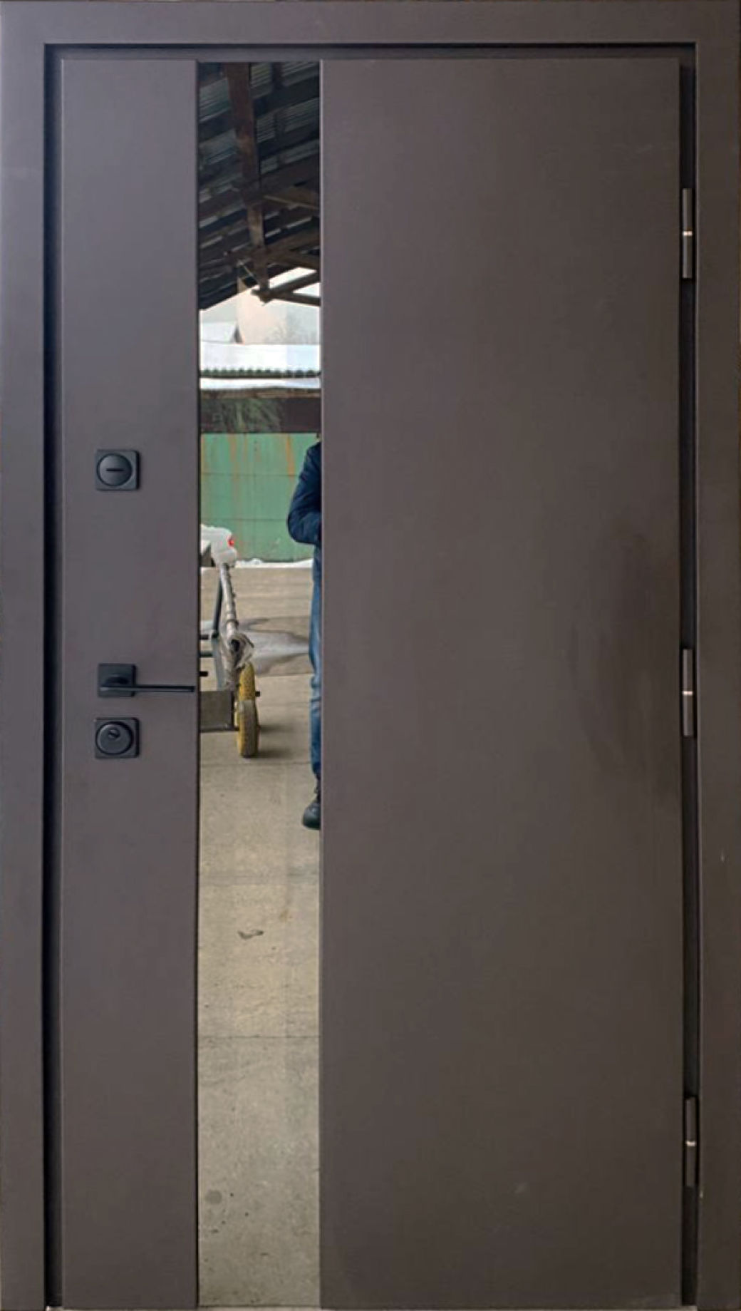 Вхідні двері Qdoors, колекція СТРОНГ, ВЕСТ, ВУЛИЦЯ 3 контура з ОЦИНКОВАНИМ металом на полотні,  коричневий пісок/дуб темний vin