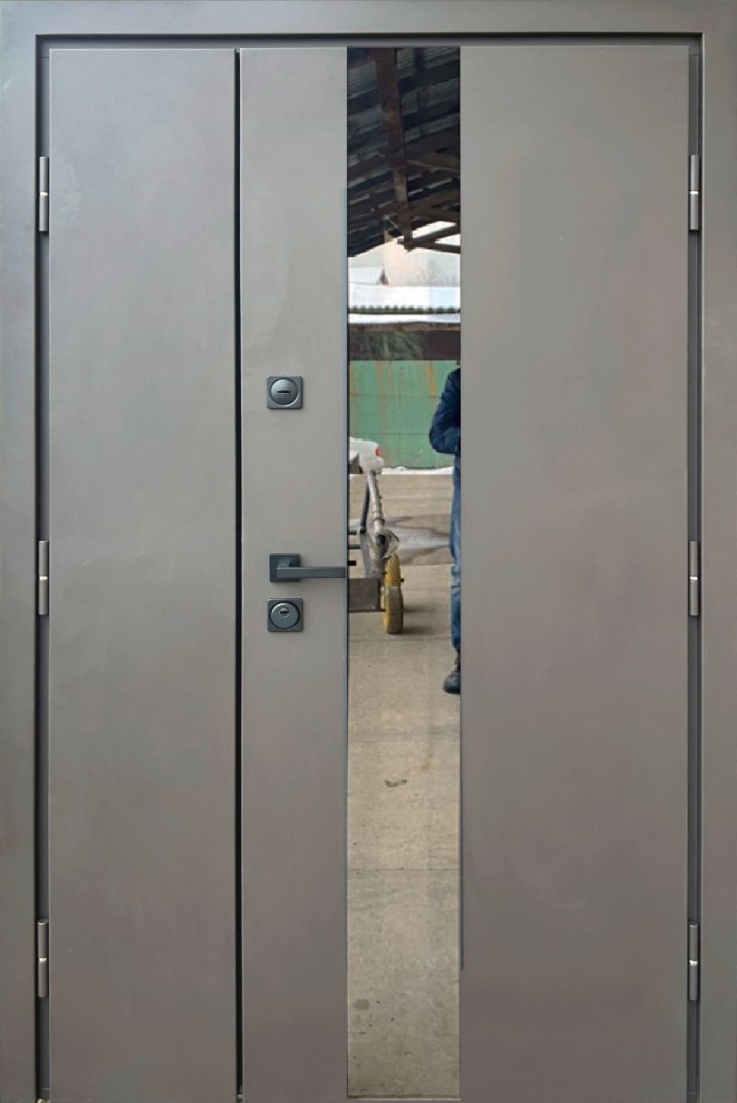 Вхідні двері Qdoors, колекція СТРОНГ, ВЕСТ, ВУЛИЦЯ 3 контура з ОЦИНКОВАНИМ металом на полотні,  коричневий пісок/дуб темний vin, 1200 мм.