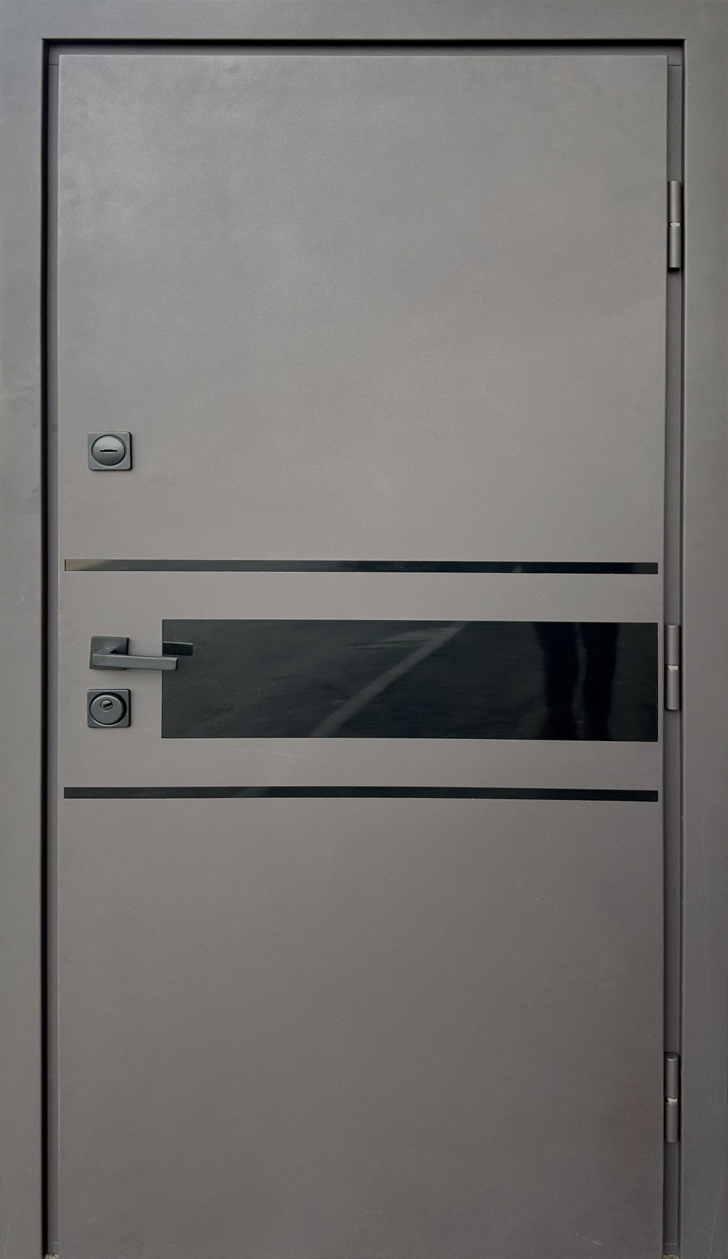 Вхідні двері Qdoors, колекція СТРОНГ, ОСКАР, ВУЛИЦЯ 3 контура з ОЦИНКОВАНИМ металом на полотні,  пісок коричневий/ дуб темний vin