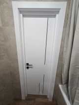 Міжкімнатні двері  Korfad Excellence  40 мм Animas біла емаль глухі, вставка з чорного алюмінію - Изображение 3