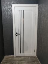 Межкомнатная дверь LEADOR Express Belluno ( 40 мм) Клен белый Чорне скло - Изображение 4