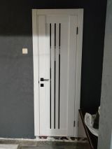 Межкомнатная дверь LEADOR Express Belluno ( 40 мм) Клен белый Чорне скло - Изображение 5