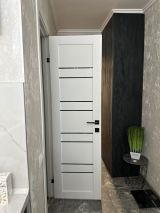 Міжкімнатні двері LuxDoors (40мм), LuxDoors Dublin, Vinil/білий, чорне скло - Изображение 4